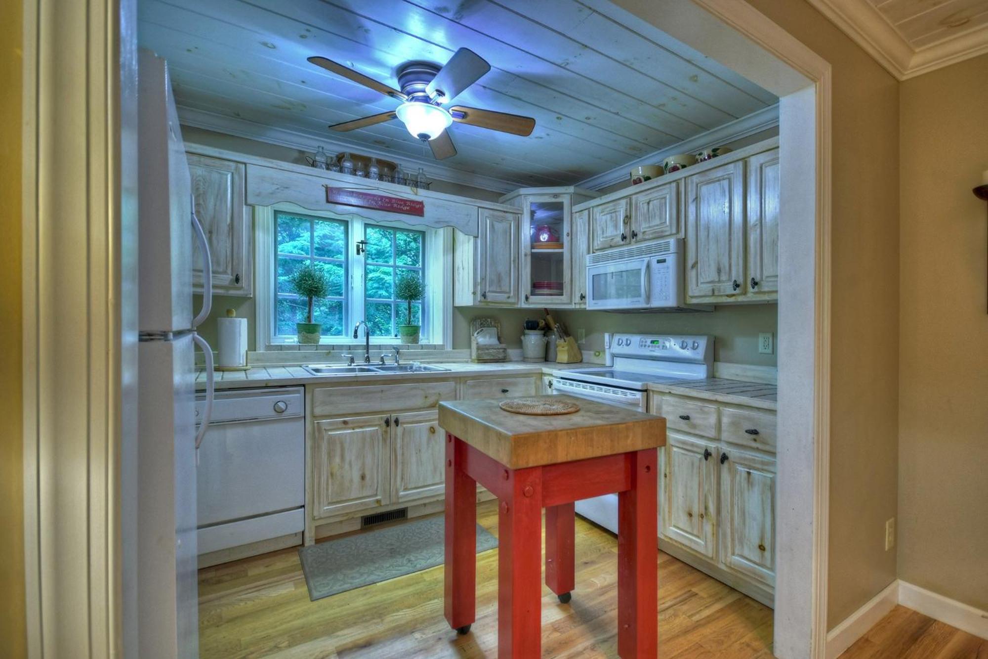 Southern Living Cottage Cozy Up By The Fire Relax On The Porch And Enjoy Peaceful Surroundings Blue Ridge Eksteriør billede