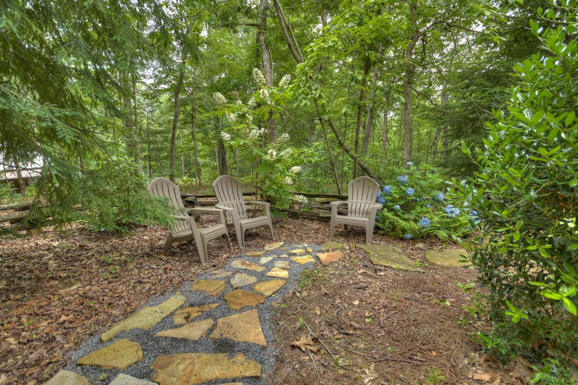 Southern Living Cottage Cozy Up By The Fire Relax On The Porch And Enjoy Peaceful Surroundings Blue Ridge Eksteriør billede