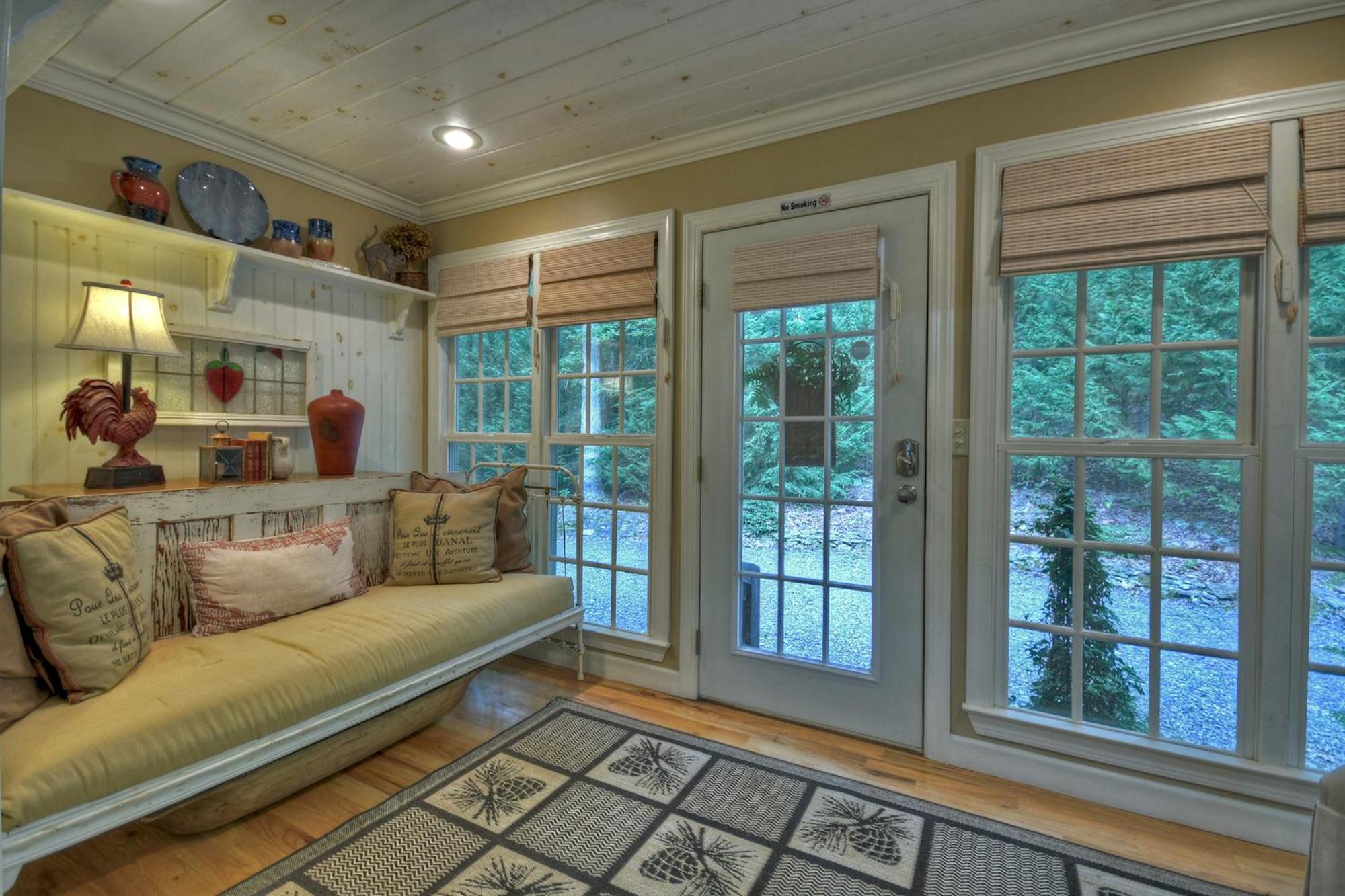 Southern Living Cottage Cozy Up By The Fire Relax On The Porch And Enjoy Peaceful Surroundings Blue Ridge Eksteriør billede